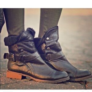 Matt Bernson Shearling lined Tundra Moto Boots women’s size 10